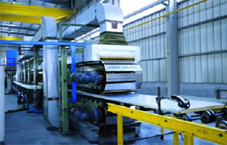 Machine de production de panneaux sandwich polyuréthane
